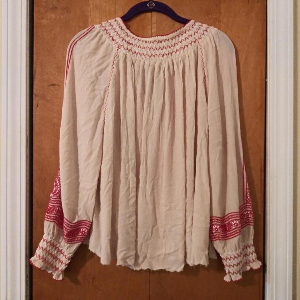❤Free People Embroidered Peasant Top❤ - Picture 4 of 4